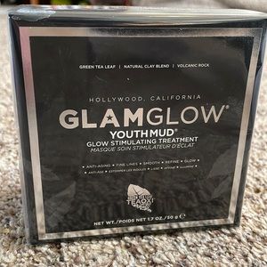 NWT GlamGlow YouthMud